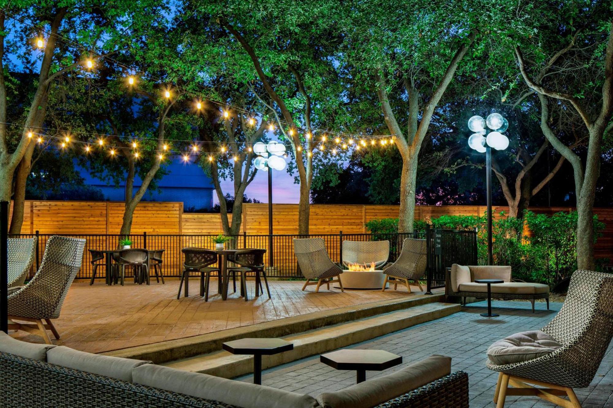 Sheraton Suites Market Center Dallas Exterior foto
